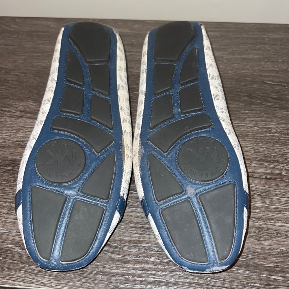 9M Michael Kors Navy and White Flats